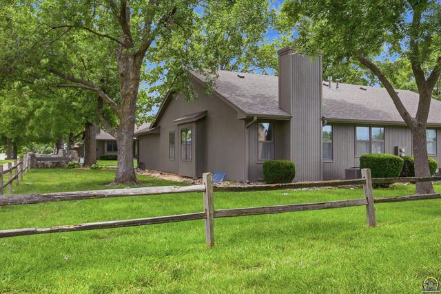 5500 SW Stonegate CT, Topeka, KS 66606