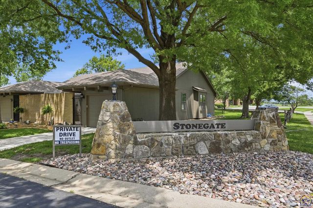 5500 SW Stonegate CT, Topeka, KS 66606