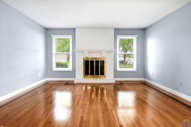 5500 SW Stonegate CT, Topeka, KS 66606