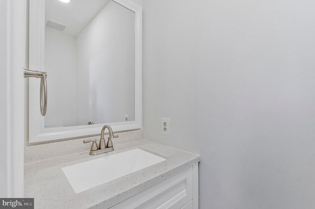 1138 RANDOLPH RD, Mclean, VA 22101