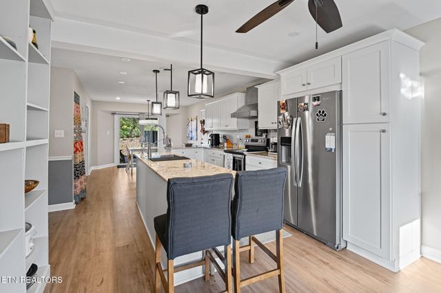 1120 Buxton Drive, Knoxville, TN 37922