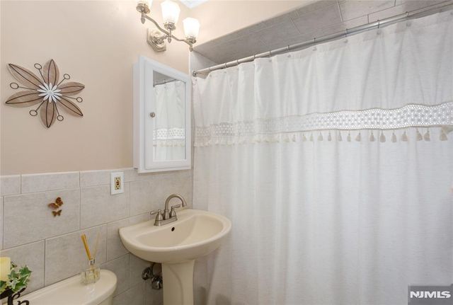 18 Jerome Drive, Clifton, NJ 07011