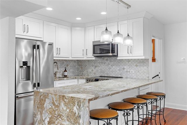 906 W HENRY AVENUE, Tampa, FL 33604