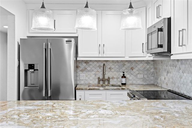 906 W HENRY AVENUE, Tampa, FL 33604