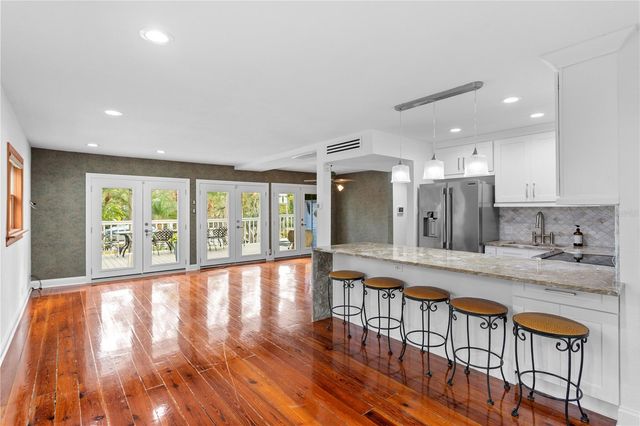 906 W HENRY AVENUE, Tampa, FL 33604