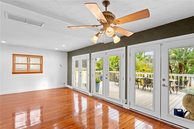 906 W HENRY AVENUE, Tampa, FL 33604