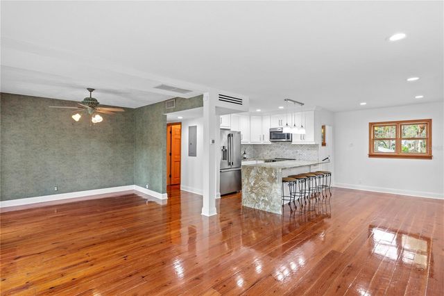 906 W HENRY AVENUE, Tampa, FL 33604