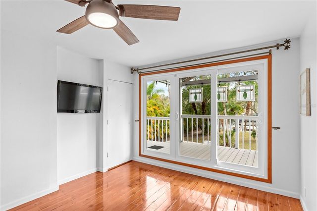 906 W HENRY AVENUE, Tampa, FL 33604