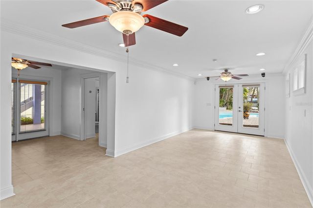 906 W HENRY AVENUE, Tampa, FL 33604