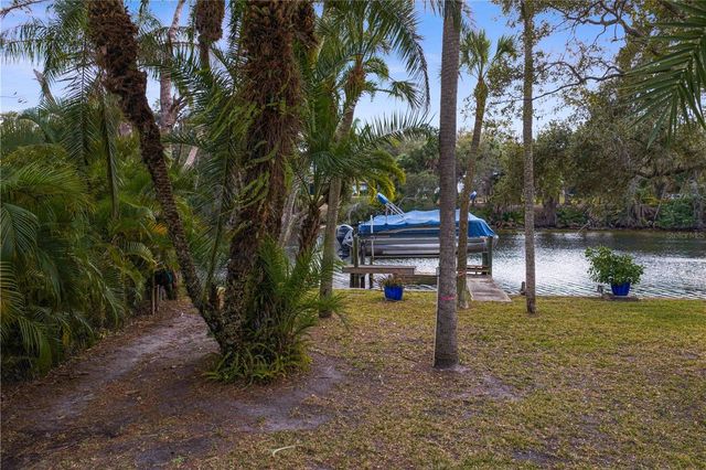 906 W HENRY AVENUE, Tampa, FL 33604