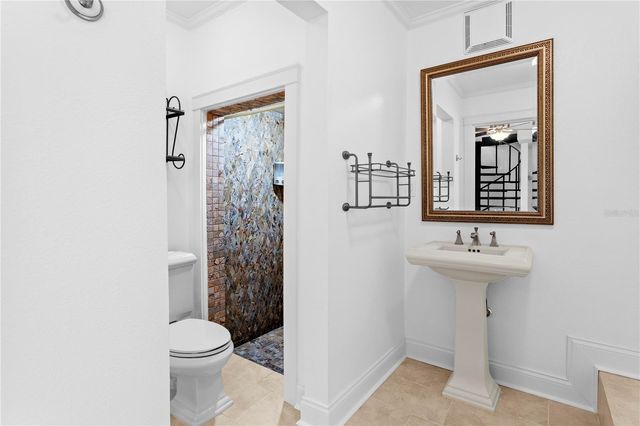 906 W HENRY AVENUE, Tampa, FL 33604