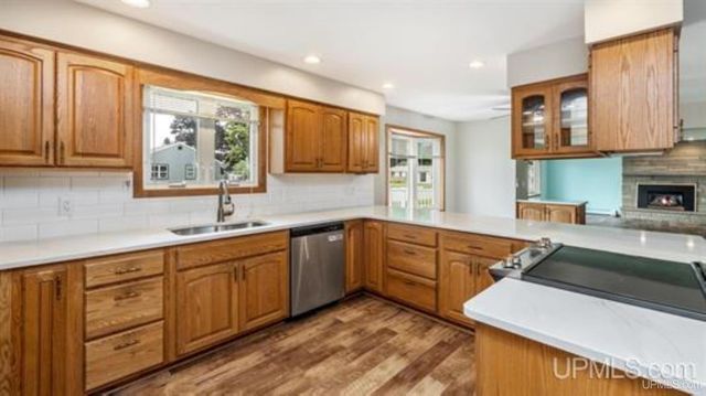 1020 S 18th Street, Escanaba, MI 49829