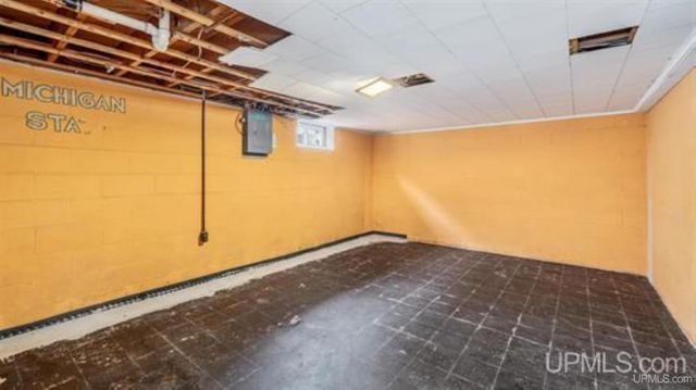 1020 S 18th Street, Escanaba, MI 49829