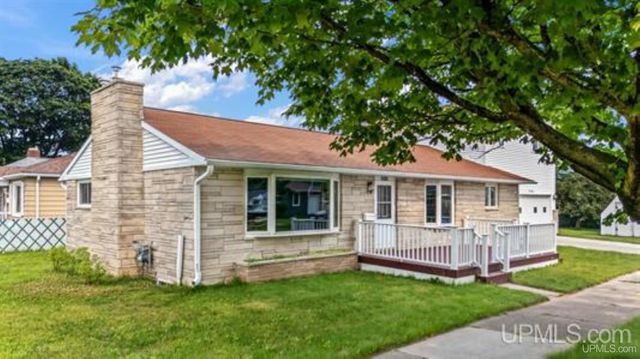 1020 S 18th Street, Escanaba, MI 49829