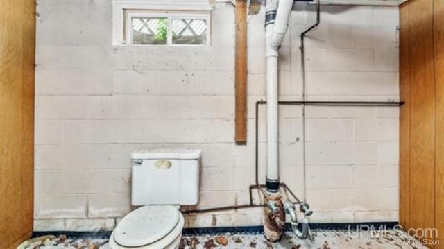 1020 S 18th Street, Escanaba, MI 49829