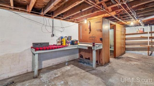 1020 S 18th Street, Escanaba, MI 49829