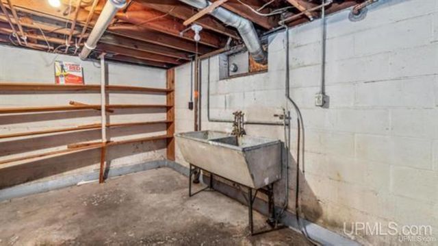 1020 S 18th Street, Escanaba, MI 49829