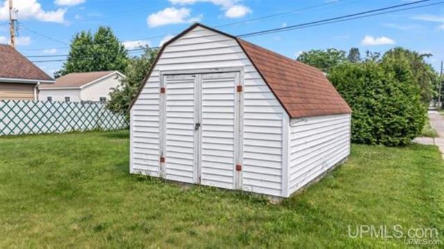 1020 S 18th Street, Escanaba, MI 49829