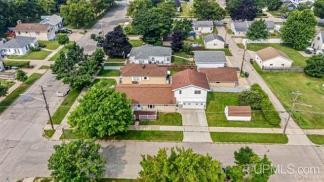 1020 S 18th Street, Escanaba, MI 49829