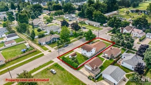 1020 S 18th Street, Escanaba, MI 49829