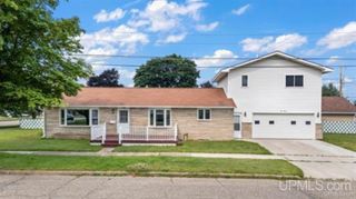 1020 S 18th Street, Escanaba, MI 49829