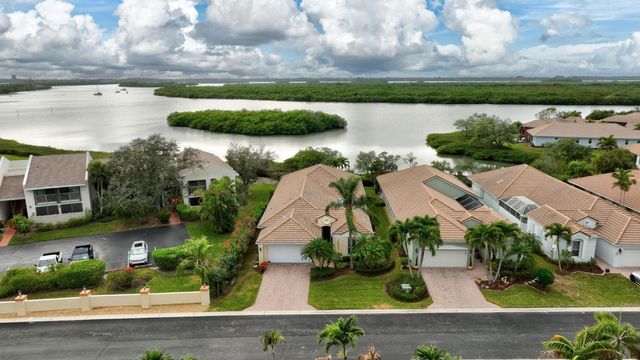 3305 Caracal Drive, Fort Pierce, FL 34949