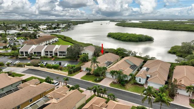 3305 Caracal Drive, Fort Pierce, FL 34949