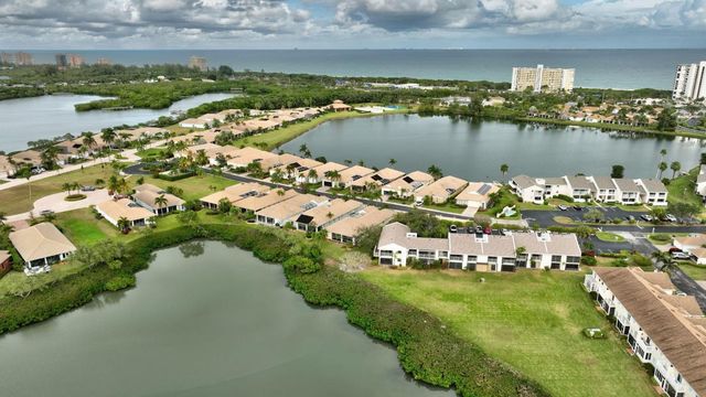 3305 Caracal Drive, Fort Pierce, FL 34949