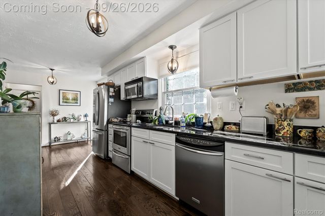 411 Maplehill Road, Rochester Hills, MI 48306