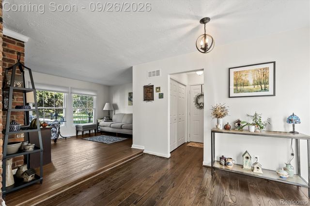 411 Maplehill Road, Rochester Hills, MI 48306