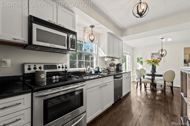 411 Maplehill Road, Rochester Hills, MI 48306