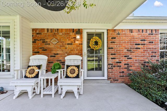 411 Maplehill Road, Rochester Hills, MI 48306