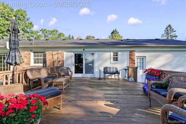 411 Maplehill Road, Rochester Hills, MI 48306
