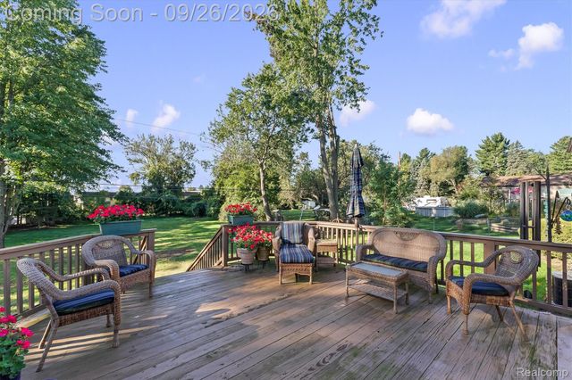 411 Maplehill Road, Rochester Hills, MI 48306