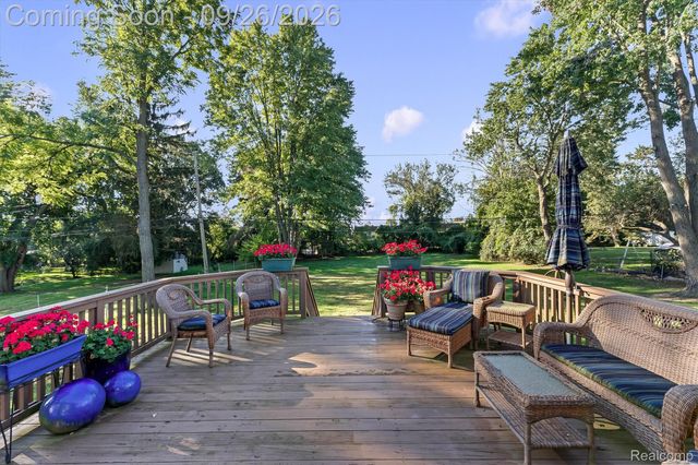411 Maplehill Road, Rochester Hills, MI 48306