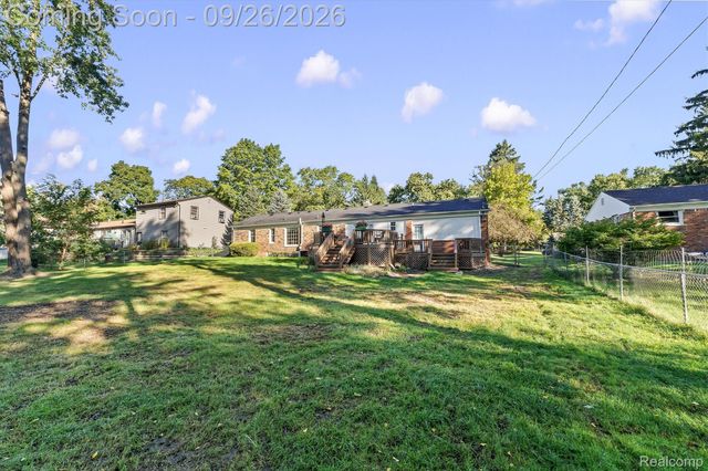 411 Maplehill Road, Rochester Hills, MI 48306