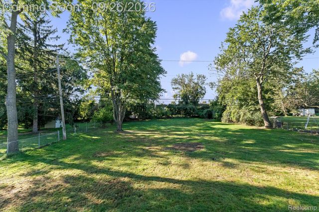 411 Maplehill Road, Rochester Hills, MI 48306