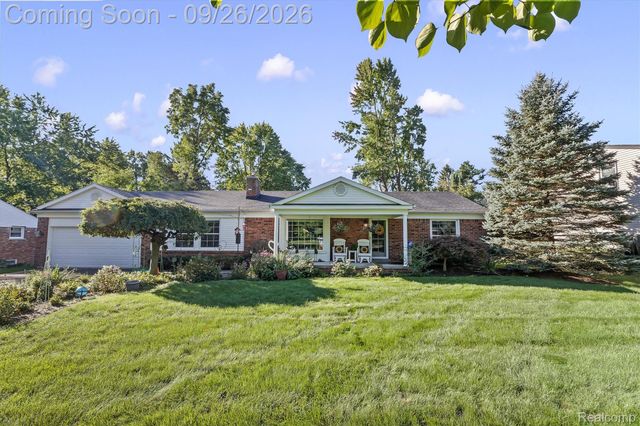 411 Maplehill Road, Rochester Hills, MI 48306