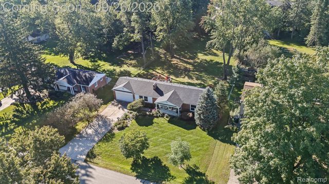 411 Maplehill Road, Rochester Hills, MI 48306