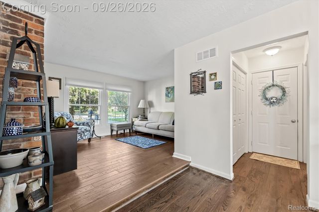 411 Maplehill Road, Rochester Hills, MI 48306