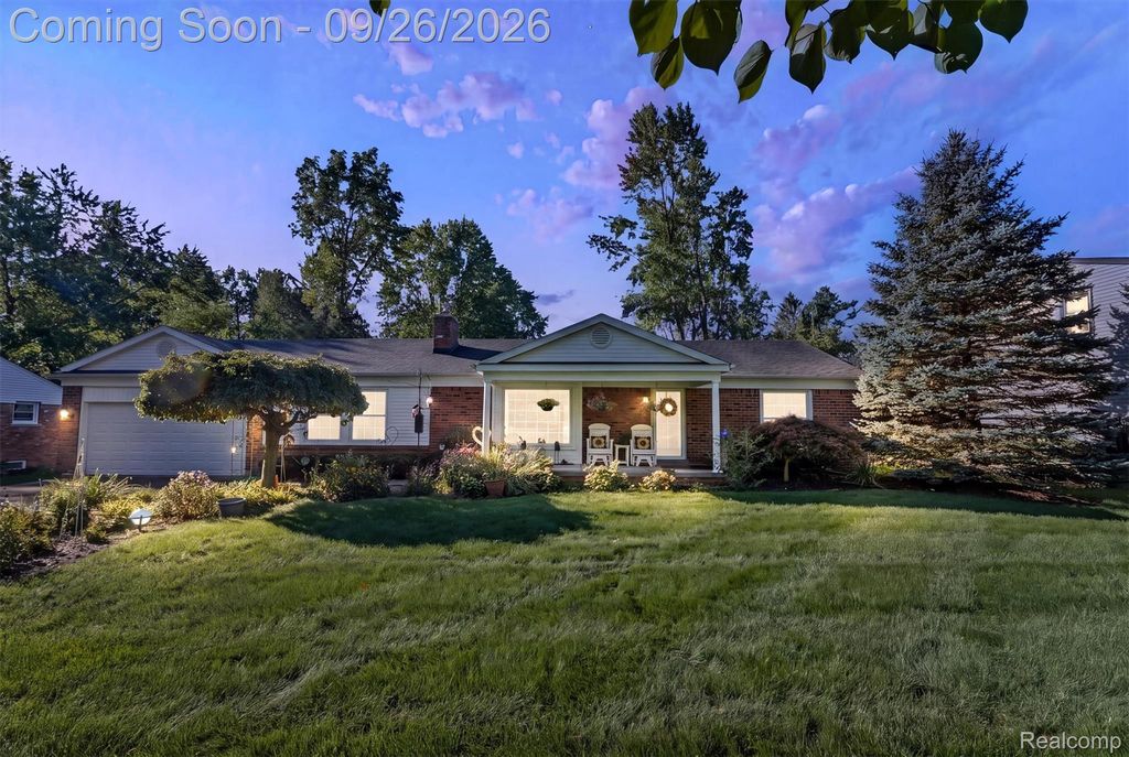 411 Maplehill Road, Rochester Hills, MI 48306