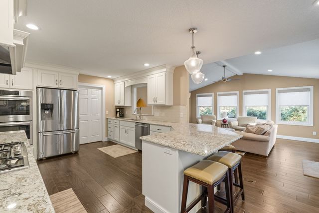 1955 Plum Tree Road, Bettendorf, IA 52722