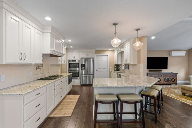 1955 Plum Tree Road, Bettendorf, IA 52722