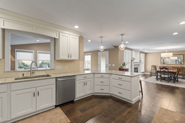 1955 Plum Tree Road, Bettendorf, IA 52722