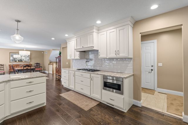 1955 Plum Tree Road, Bettendorf, IA 52722