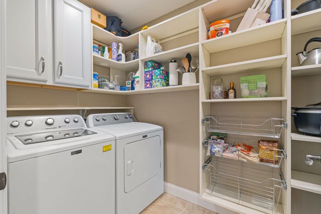 1955 Plum Tree Road, Bettendorf, IA 52722