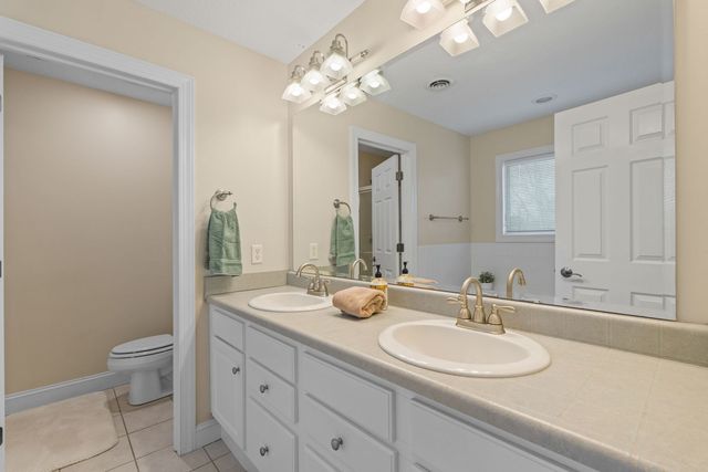 1955 Plum Tree Road, Bettendorf, IA 52722