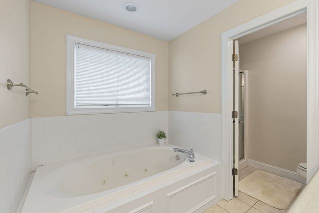 1955 Plum Tree Road, Bettendorf, IA 52722