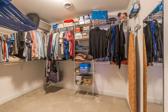 1955 Plum Tree Road, Bettendorf, IA 52722