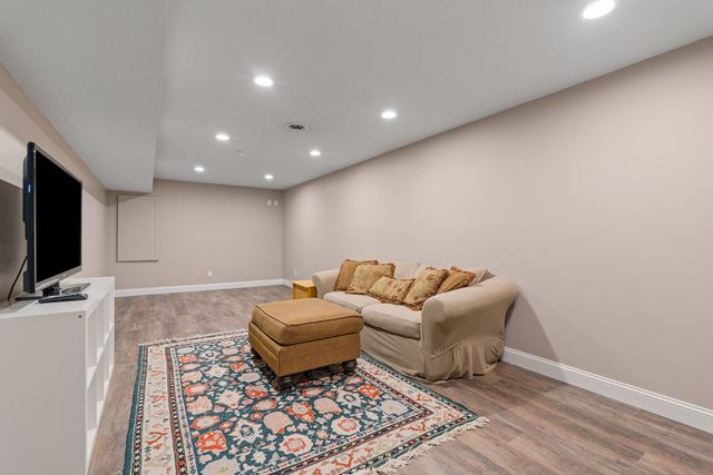 1955 Plum Tree Road, Bettendorf, IA 52722